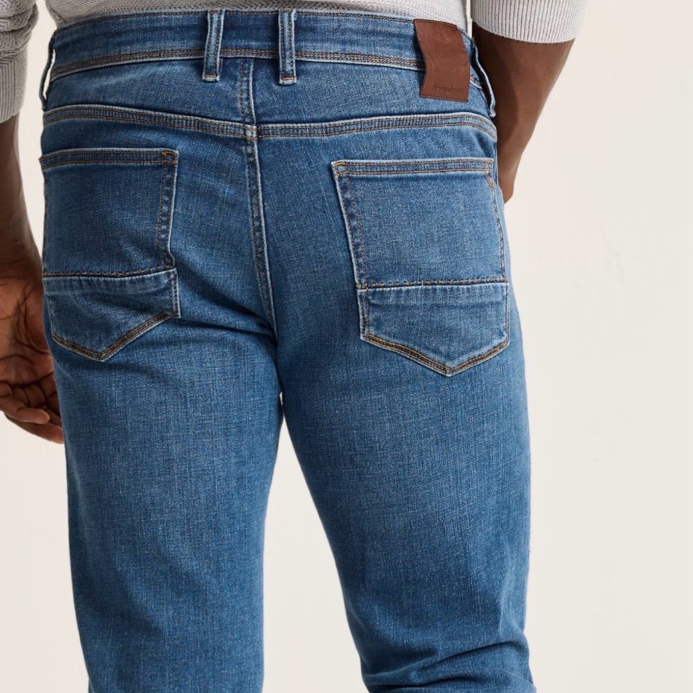 Tommy Bahama standard Straight Blue Jeans 36/30 NWT